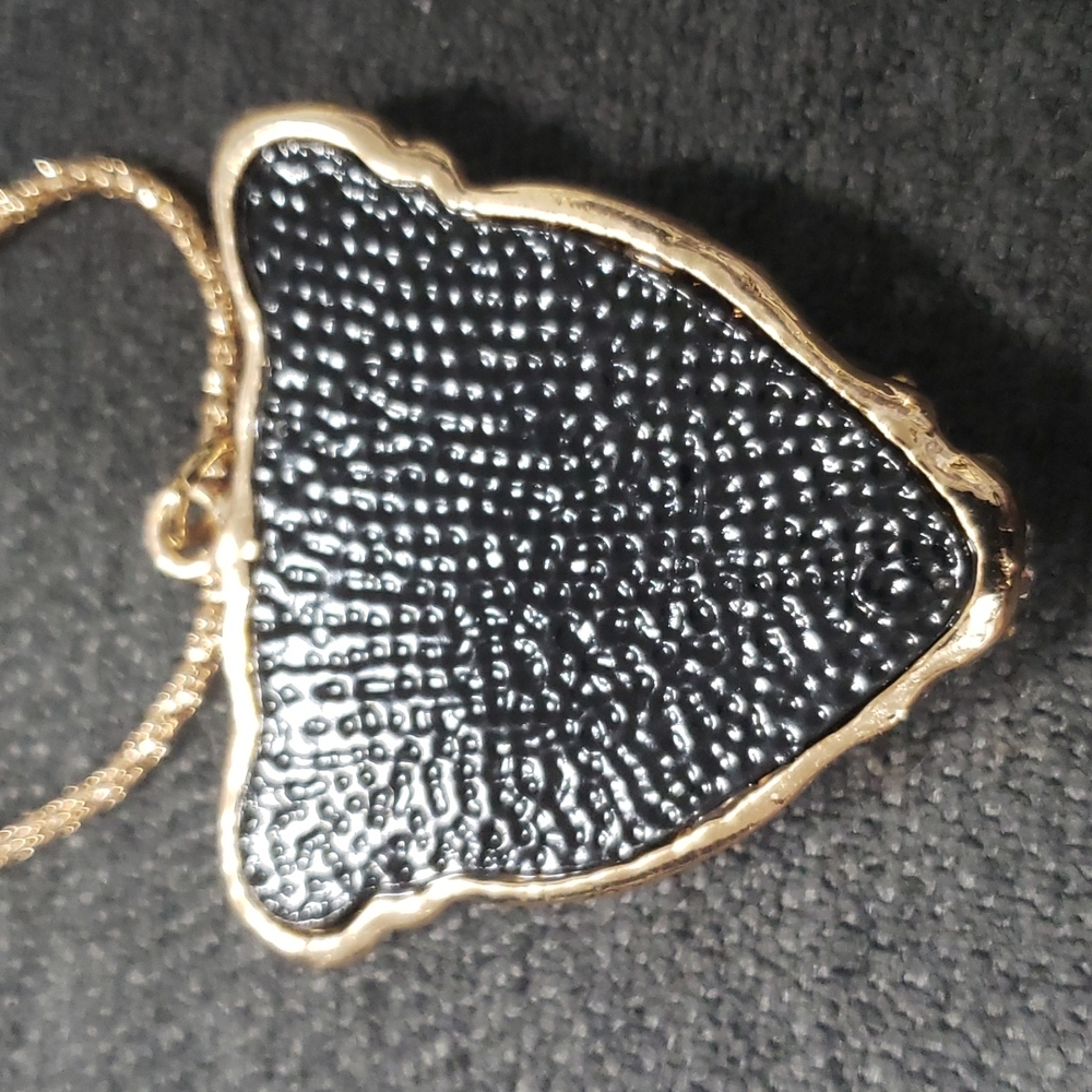 Betsey Johnson Necklace - Picture 5 of 9